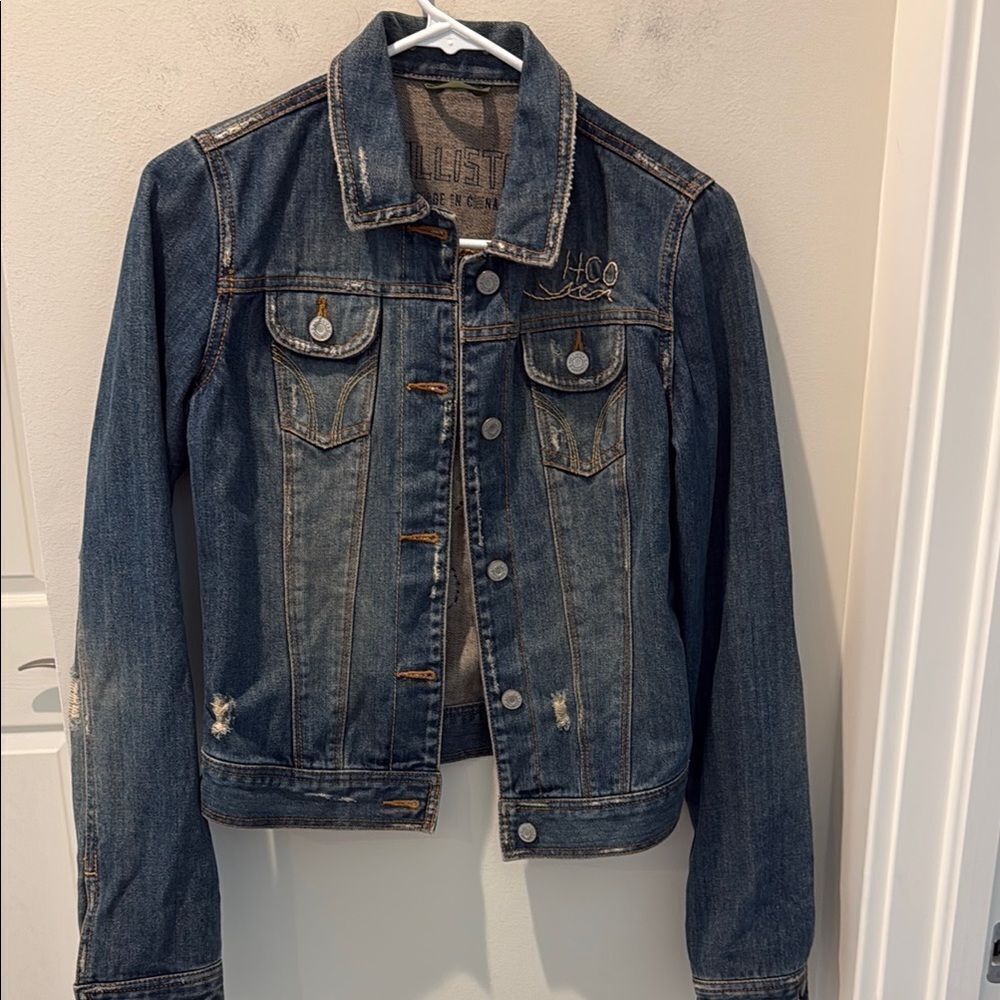 Hollister Cali Distressed Blue Denim Jacket size small